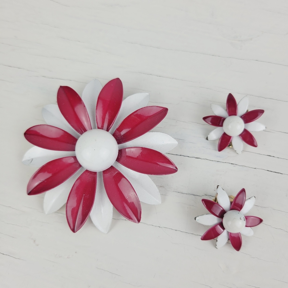 2 Pc Enamel Jewelry Set Vintage Brooch and Clip-On Earring Red and White Flowers